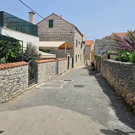 Cozy In Διαμέρισμα Supetar